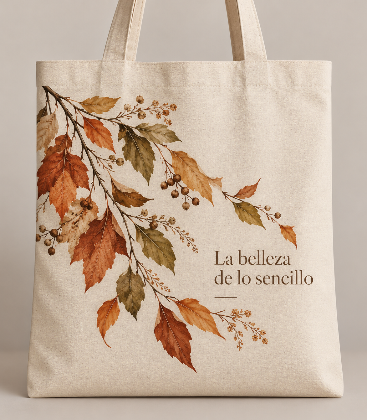 Bolsa tote crema con ilustración botánica de hojas otoñales y frase La belleza de lo sencillo.